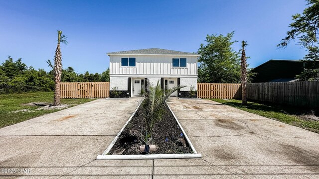 6401 Chipewa St, Panama City, FL 32404 - view of front of property featuring concrete driveway and fence