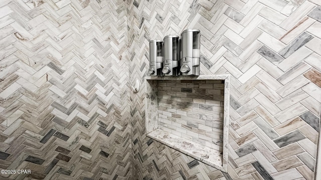 bathroom featuring tiled shower