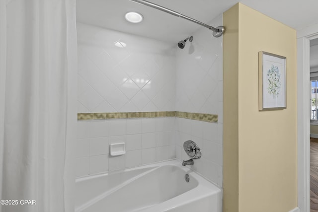 9300 Baytowne Wharf Blvd Unit 528/530, Miramar Beach, FL 32550 - bathroom with shower / bath combo and baseboards