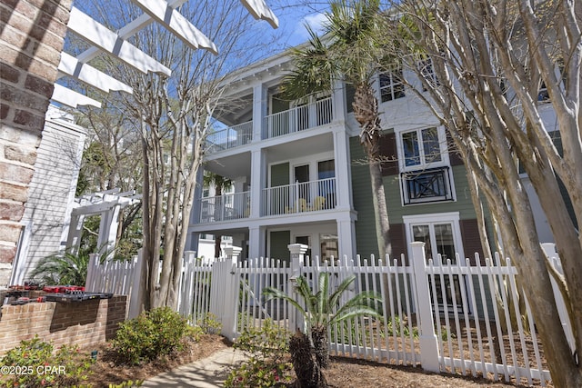 9300 Baytowne Wharf Blvd Unit 528/530, Miramar Beach, FL 32550 - view of property exterior with a fenced front yard, a gate, and a balcony