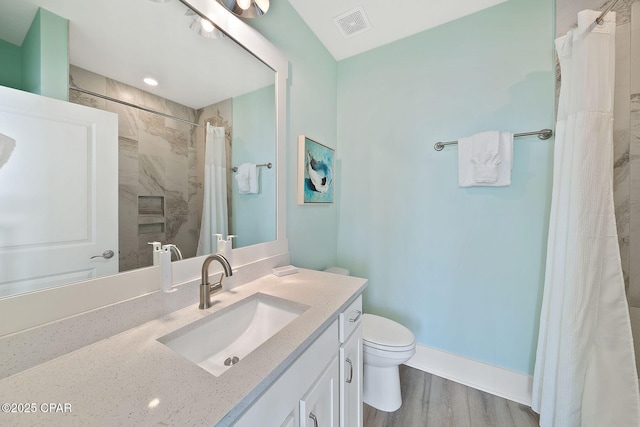 full bath featuring toilet, visible vents, wood finished floors, curtained shower, and vanity