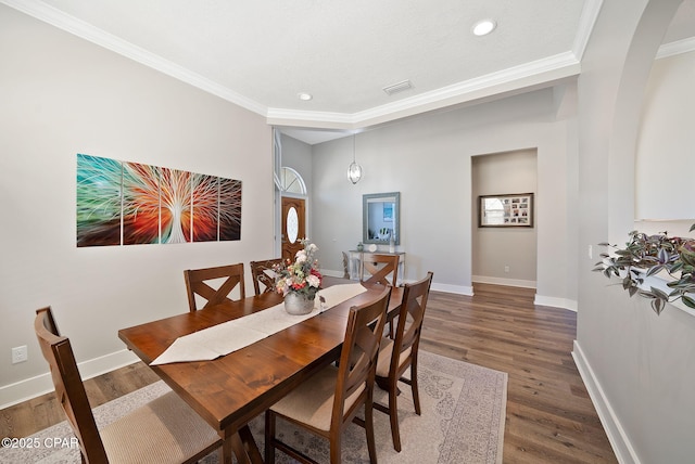 dining room with ornamental molding, recessed lighting, wood finished floors, and baseboards