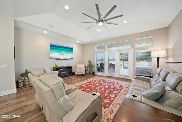 living room featuring visible vents, baseboards, recessed lighting, wood finished floors, and a ceiling fan