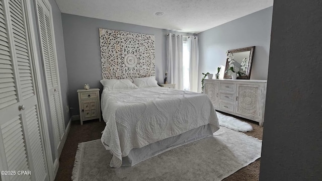 bedroom featuring carpet floors and a textured ceiling