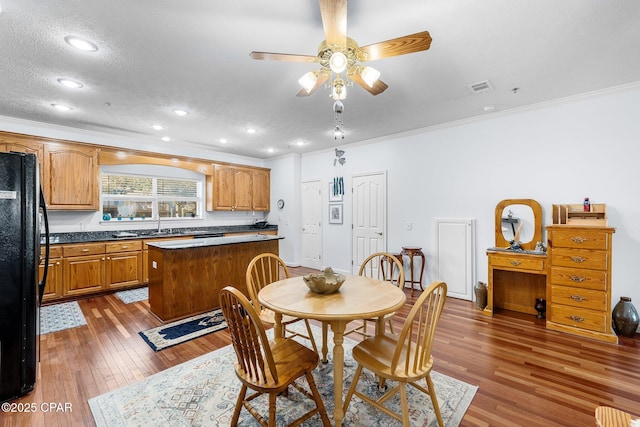 dining space with crown molding, ceiling fan, recessed lighting, wood finished floors, and visible vents