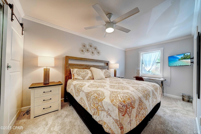 bedroom with light colored carpet, a barn door, baseboards, crown molding, and ceiling fan
