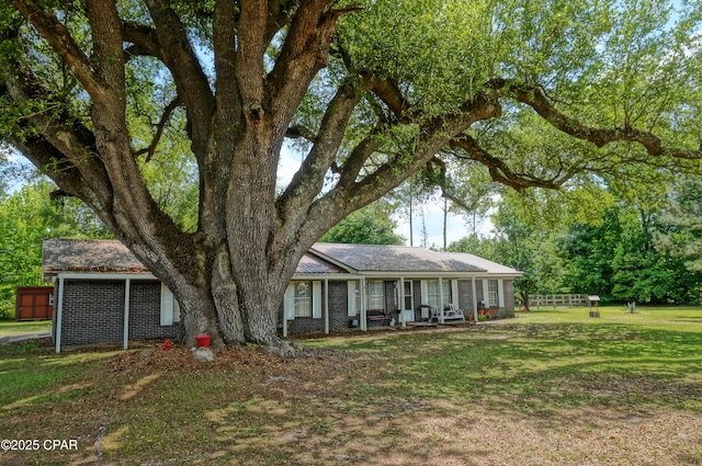 5585 Suncrest Rd, Marianna, FL 32448 - single story home featuring covered porch and brick siding