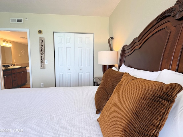 bedroom featuring visible vents, a sink, and a closet