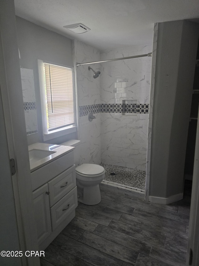 2707 W 18th St, Panama City, FL 32405 - full bathroom featuring toilet, visible vents, tiled shower, and vanity