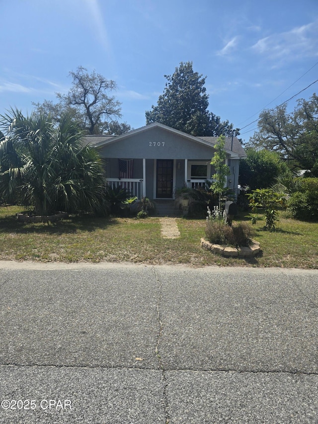 2707 W 18th St, Panama City, FL 32405 - bungalow-style house featuring a front yard