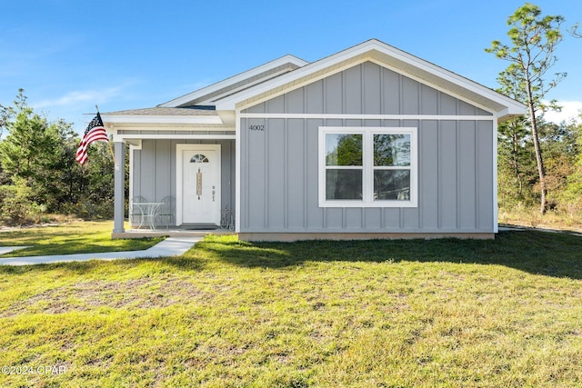 4002 Janet Cir, Chipley, FL 32428 - view of front of property with a front lawn and board and batten siding