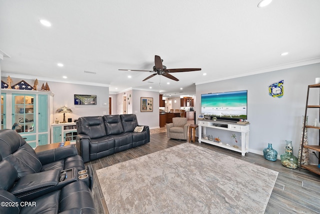 living area featuring wood finished floors, recessed lighting, a ceiling fan, and baseboards