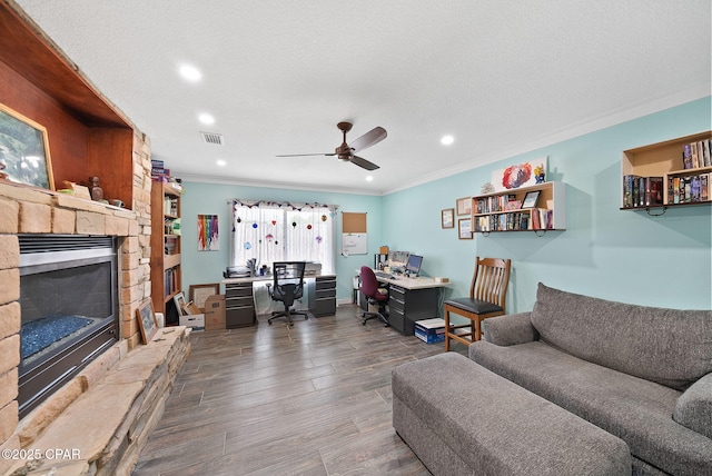 living area with ornamental molding, recessed lighting, a ceiling fan, and a fireplace