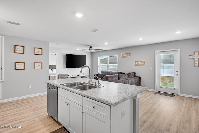 kitchen with a sink, a ceiling fan, visible vents, dishwasher, and open floor plan