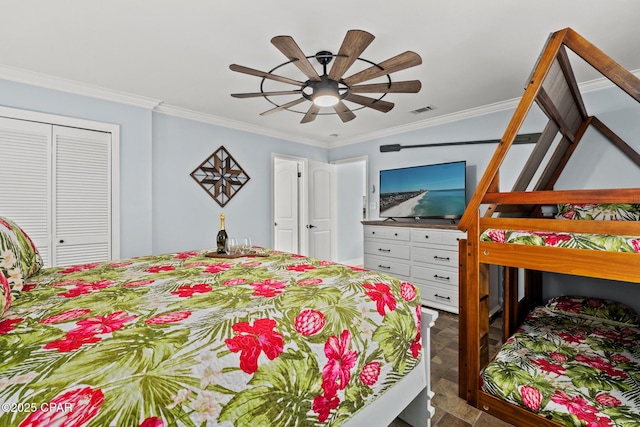 bedroom featuring ornamental molding, a closet, visible vents, and ceiling fan