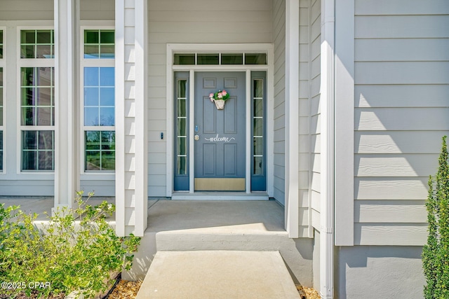 property entrance with covered porch