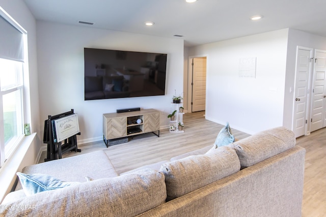living room with recessed lighting, baseboards, visible vents, and wood finished floors