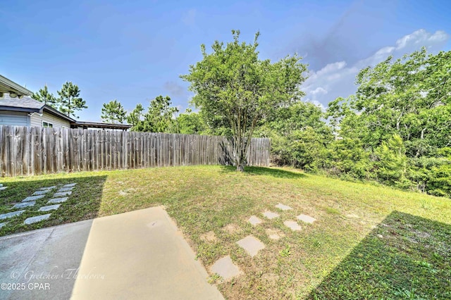 view of yard featuring fence