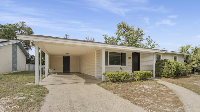 704 W 19th St, Panama City, FL 32405 - view of front facade featuring driveway and a carport