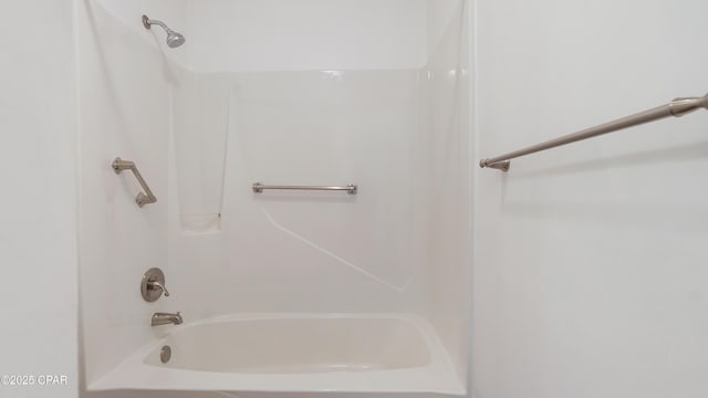 325 Bell Cir, Lynn Haven, FL 32444 - bathroom with tub / shower combination