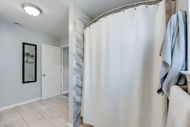 135 Bid A Wee Ln, Panama City Beach, FL 32413 - bathroom featuring baseboards and a shower with curtain