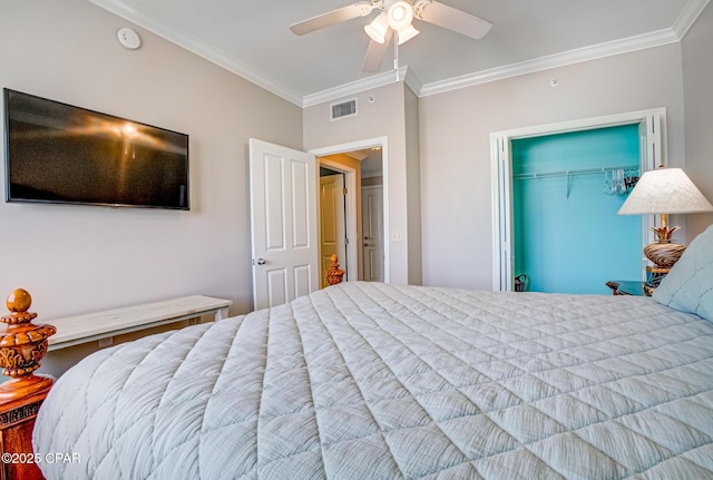 8601 Surf Dr Unit 14E, Panama City, FL 32408 - bedroom with ceiling fan, visible vents, ornamental molding, and a closet