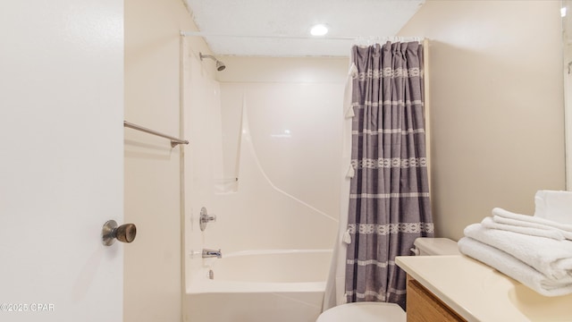 bathroom featuring recessed lighting, vanity, shower / bath combo with shower curtain, and toilet