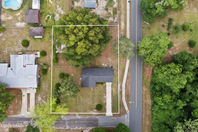 871 2nd St, Chipley, FL 32428 - aerial overview of property's location featuring property boundaries highlighted and a pool area