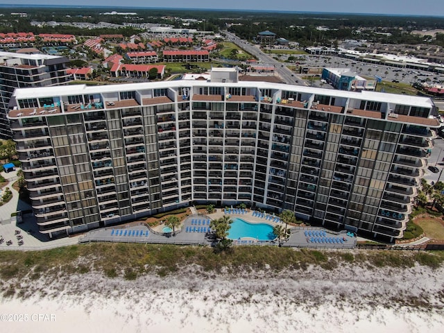 bird's eye view of apartment complex and a pool