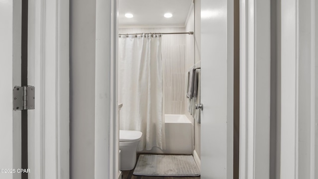 722 E Pine Forest Dr, Lynn Haven, FL 32444 - bathroom featuring toilet, shower / bathtub combination with curtain, and crown molding