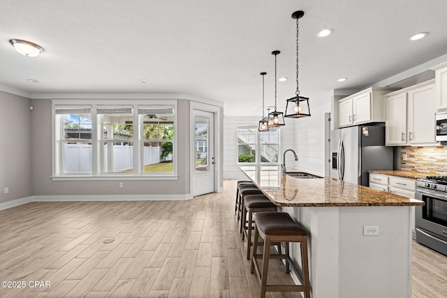 3104 Heartleaf E Ave, Panama City, FL 32405 - kitchen featuring a sink, stainless steel appliances, light wood-type flooring, backsplash, and recessed lighting