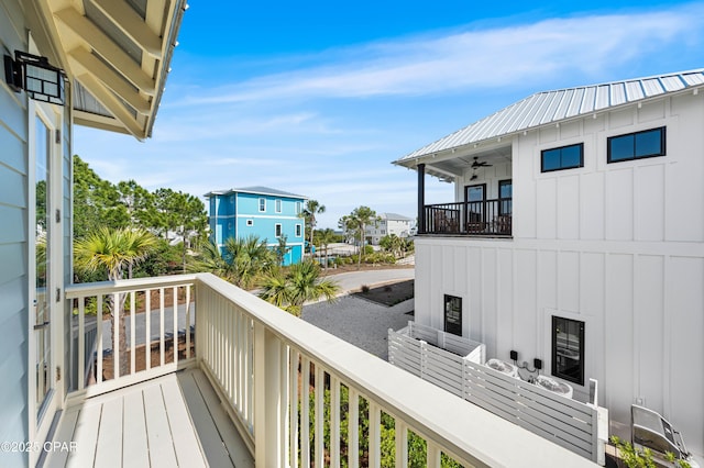 balcony with ceiling fan