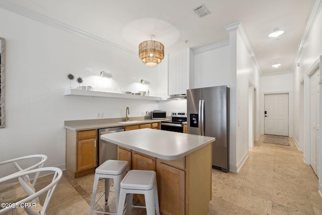 231 Somerset Bridge Rd Unit 1103, Santa Rosa Beach, FL 32459 - kitchen with stainless steel appliances, a sink, crown molding, a kitchen island, and light countertops