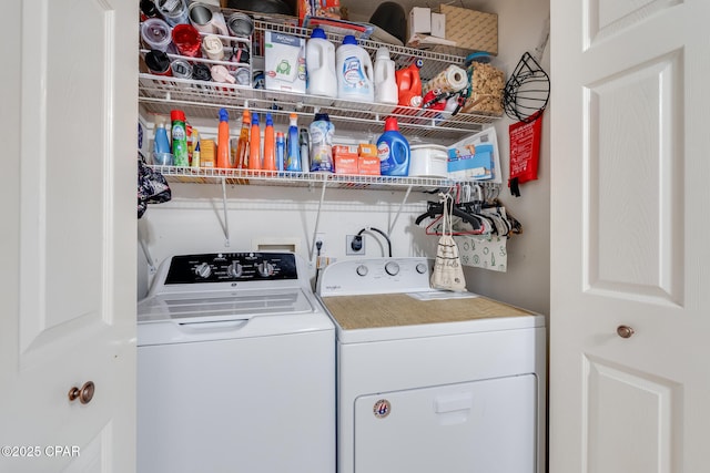 1402 New Hampshire Ave, Lynn Haven, FL 32444 - laundry room with independent washer and dryer