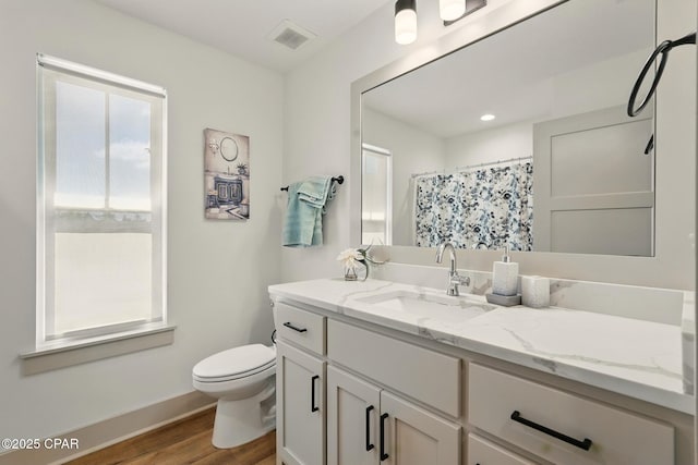 3928 Sandpine Way, Panama City, FL 32404 - full bath featuring toilet, wood finished floors, vanity, baseboards, and curtained shower