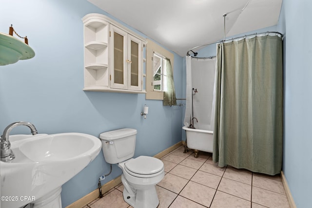 208 N E Ave, Panama City, FL 32401 - full bath with a sink, baseboards, toilet, tile patterned floors, and lofted ceiling
