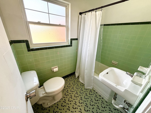 811 Mcgee Rd, Bonifay, FL 32425 - bathroom with tile walls, wainscoting, toilet, and shower / tub combo