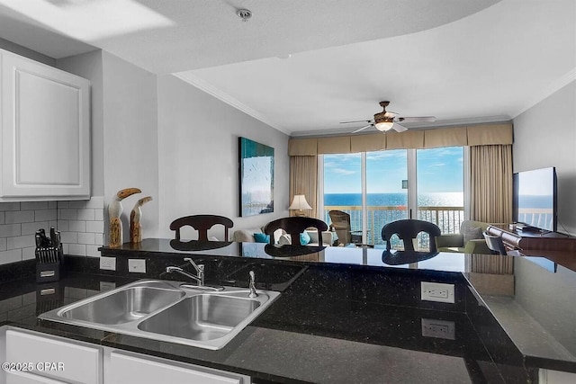 15817 Front Beach Rd Unit 1-1005, Panama City Beach, FL 32413 - kitchen featuring a sink, dark countertops, open floor plan, crown molding, and ceiling fan