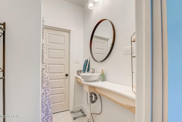 5138 8th Ave, Malone, FL 32445 - full bath with tile patterned floors, a sink, and baseboards