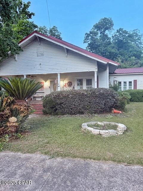 5382 10th St, Malone, FL 32445 - view of front facade with a front yard