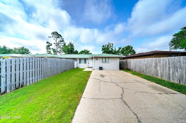 823 Bradley Cir, Lynn Haven, FL 32444 - view of front of property featuring metal roof