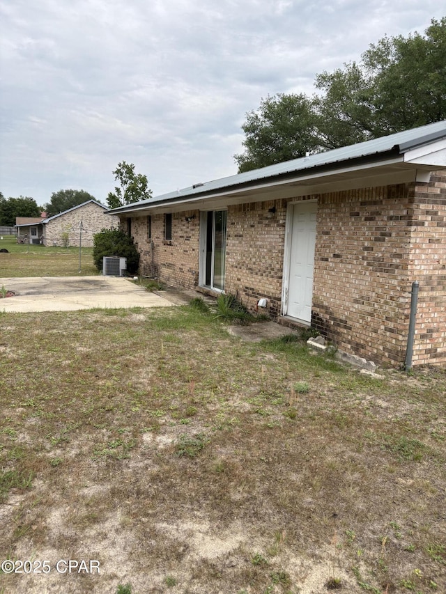 5360 Constitution Rd, Crestview, FL 32539 - back of property with brick siding and a patio area