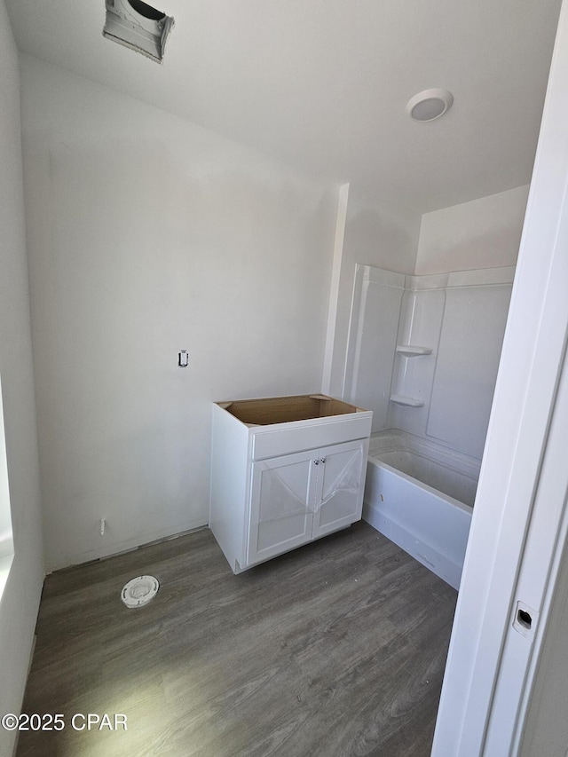 7682 Solana Ln Unit 55, Panama City Beach, FL 32407 - full bath featuring wood finished floors and vanity
