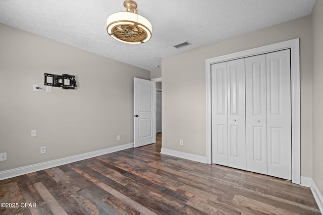 2932 Palmetto Ridge Way, Lynn Haven, FL 32444 - unfurnished bedroom featuring wood finished floors, a textured ceiling, and a closet