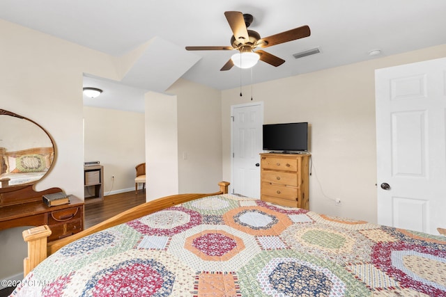 3483 Kynesville Rd, Marianna, FL 32448 - bedroom with wood finished floors and a ceiling fan