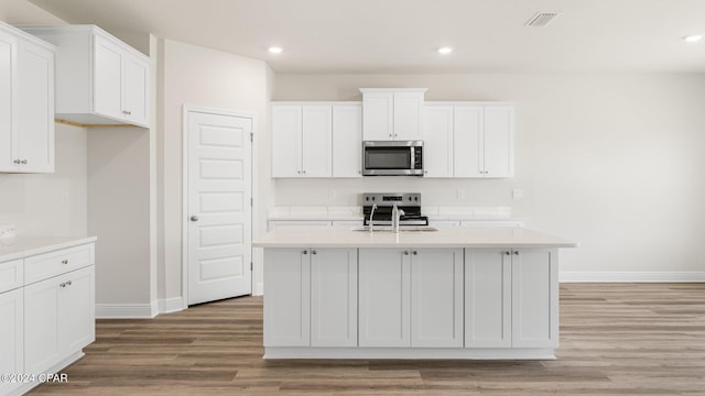 4866 Windrow Way, Panama City, FL 32404 - kitchen featuring appliances with stainless steel finishes, light wood finished floors, white cabinetry, light countertops, and recessed lighting