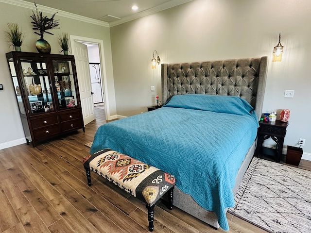 1733 Overhill Dr, San Angelo, TX 76904 - bedroom featuring wood finished floors, baseboards, crown molding, and recessed lighting