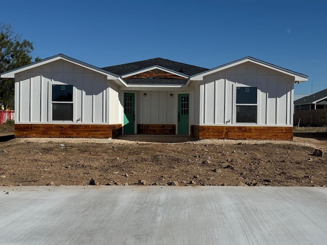 view of front of property