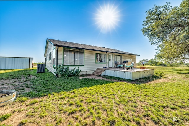 rear view of house featuring a lawn