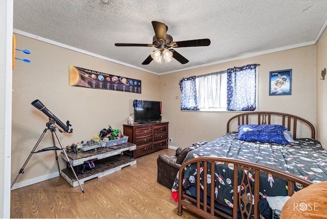 bedroom featuring crown molding, light wood-type flooring, a textured ceiling, and ceiling fan